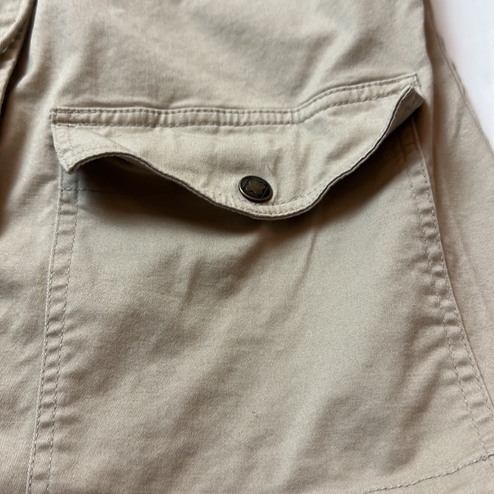 Liz Claiborne utility vest with a tie waist and snap closure - Picture 5 of 11